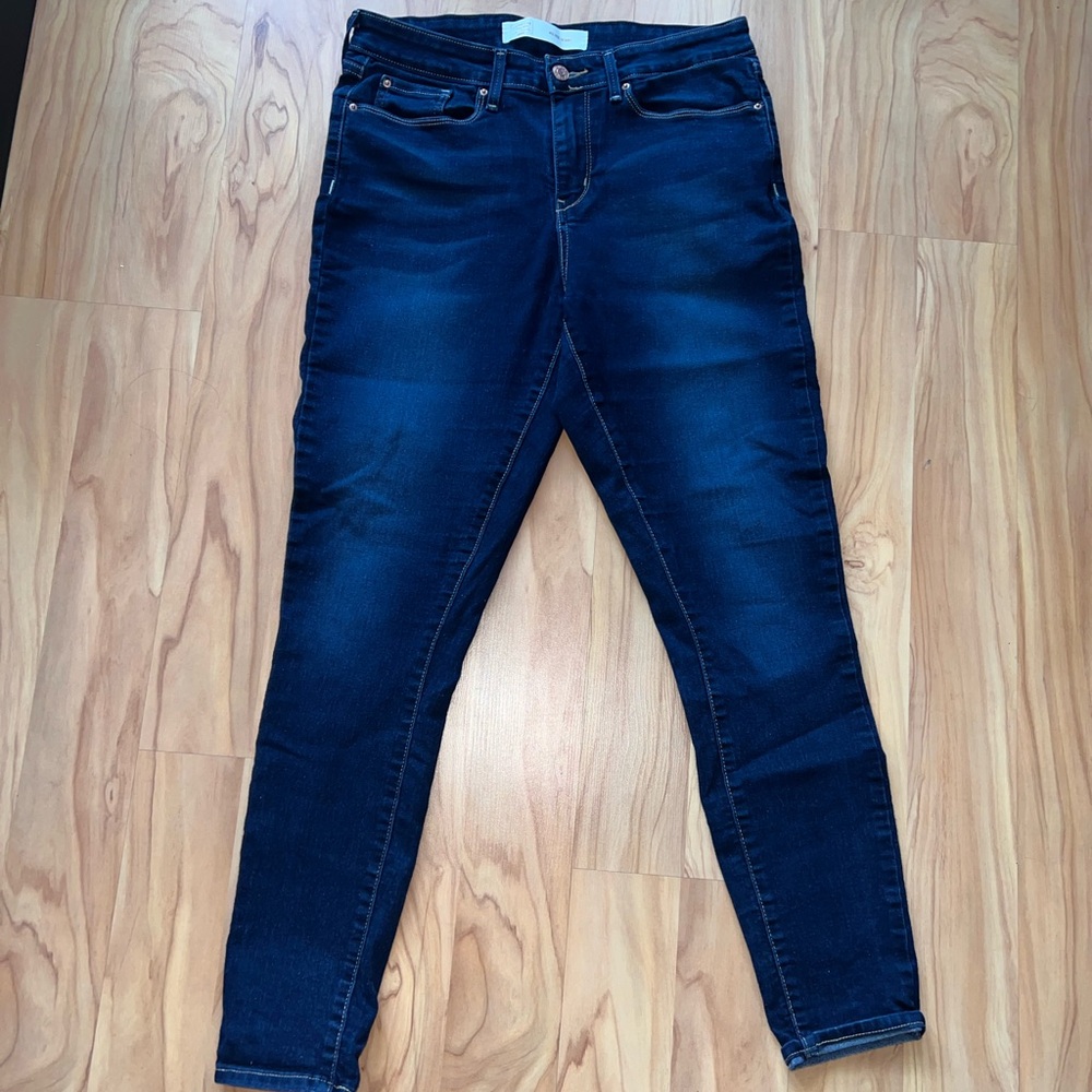 Signature by Levi Strauss & Co. Gold Women's Modern Skinny Jeans. Dark denim. 10